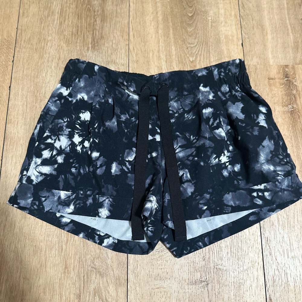 lululemon athletica Spring Break Away shorts